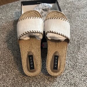 Aqua Women's White and Tan Slide Sandals